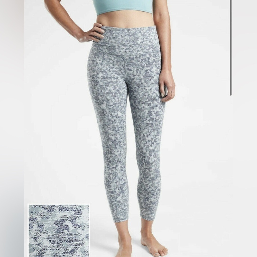 Athleta Elation Textured Meadow Snowball Blue 7/8 Tight Leggings sz S